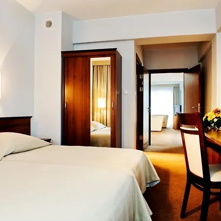 Hotel Conference & 4*