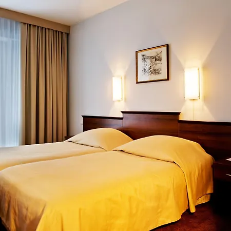 Hotel Conference & 4*