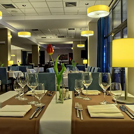 فندق Conference & 4*