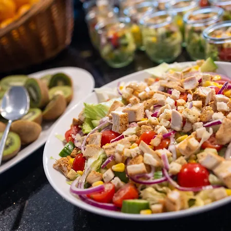 Conference & كرينيتسا زدروي