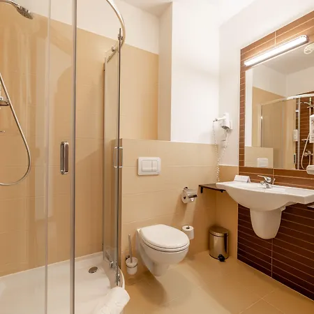 Conference & فندق