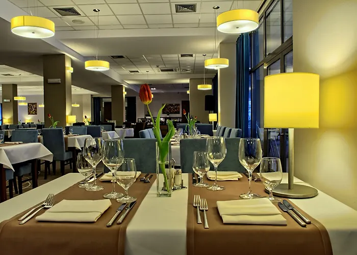 호텔 Conference & 4*